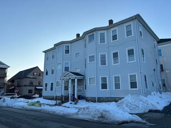 $1,995 | 31 South Stowell Street, Unit 1R, Worcester, MA 01604