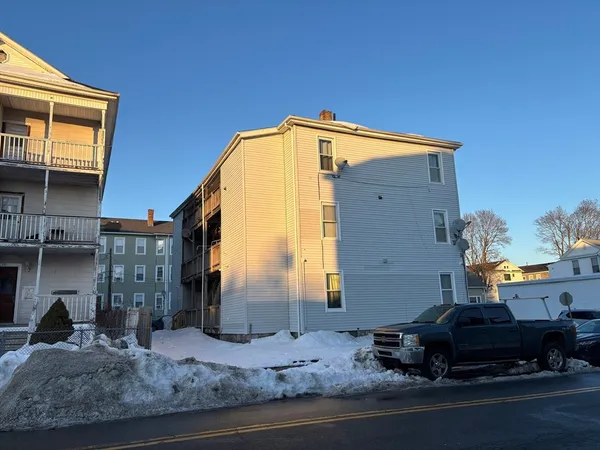 $1,995 | 31 South Stowell Street, Unit 1R, Worcester, MA 01604