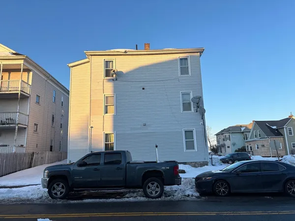 $1,995 | 31 South Stowell Street, Unit 1R, Worcester, MA 01604