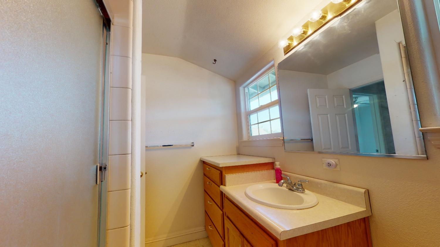 926 North Frankwood Avenue Reedley, CA 93654 - Photo 20 of 32 a bathroom with a sink and a mirror
