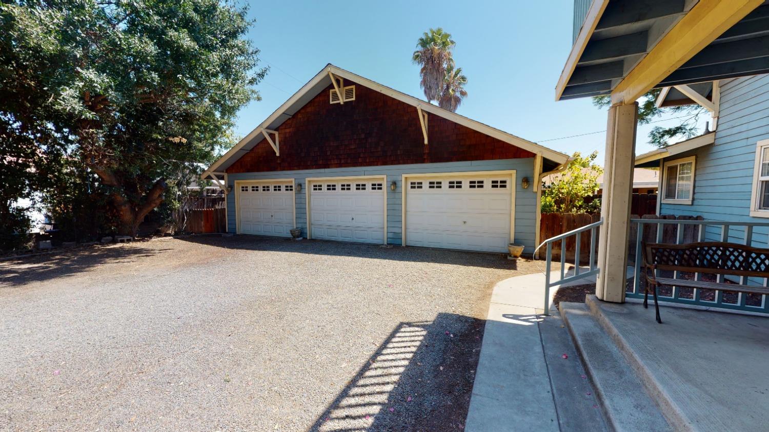 926 North Frankwood Avenue Reedley, CA 93654 - Photo 24 of 32 a view of a house with wooden fence