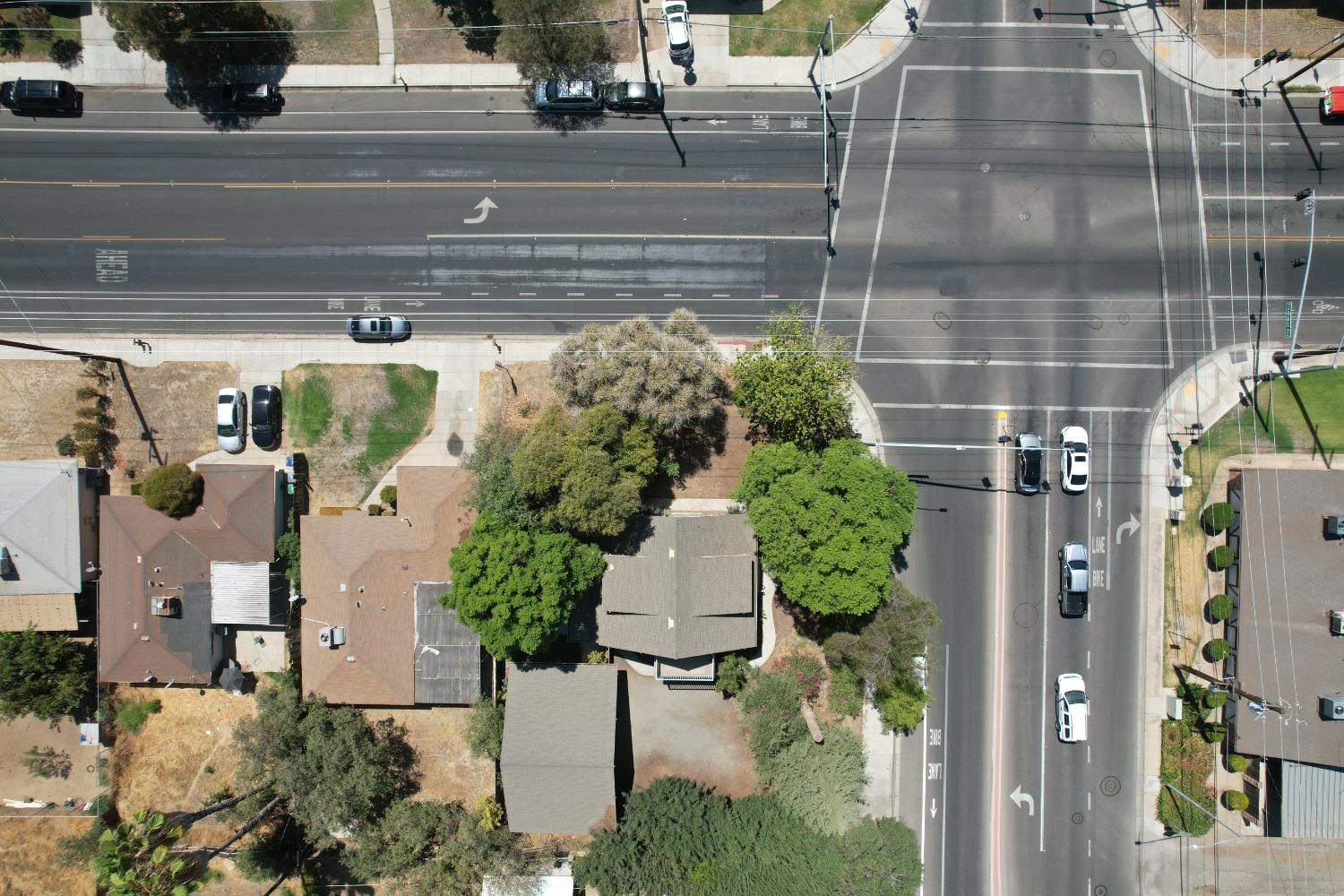 926 North Frankwood Avenue Reedley, CA 93654 - Photo 29 of 32 a aerial view of a house with a garden and entryway