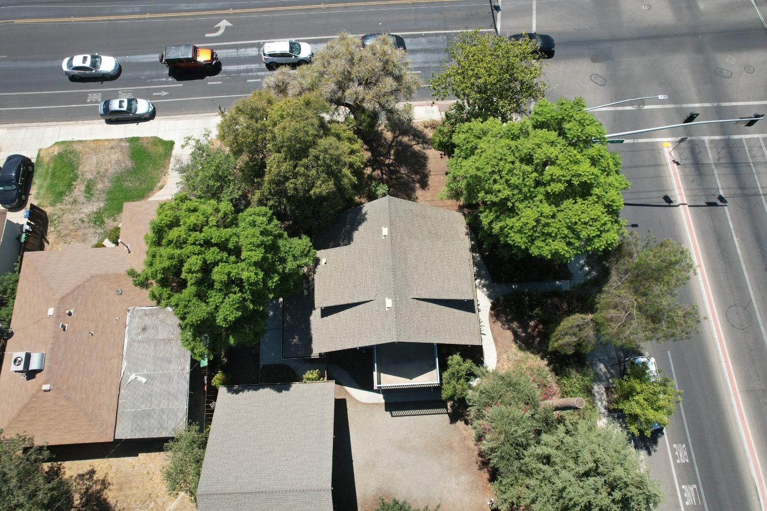 926 North Frankwood Avenue Reedley, CA 93654 - Photo 30 of 32 an aerial view of a house with outdoor space