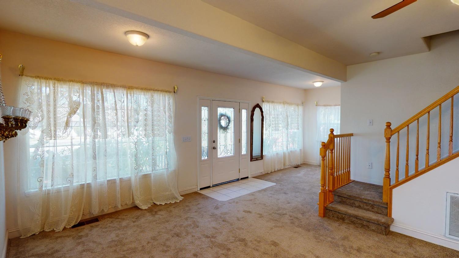 926 North Frankwood Avenue Reedley, CA 93654 - Photo 5 of 32