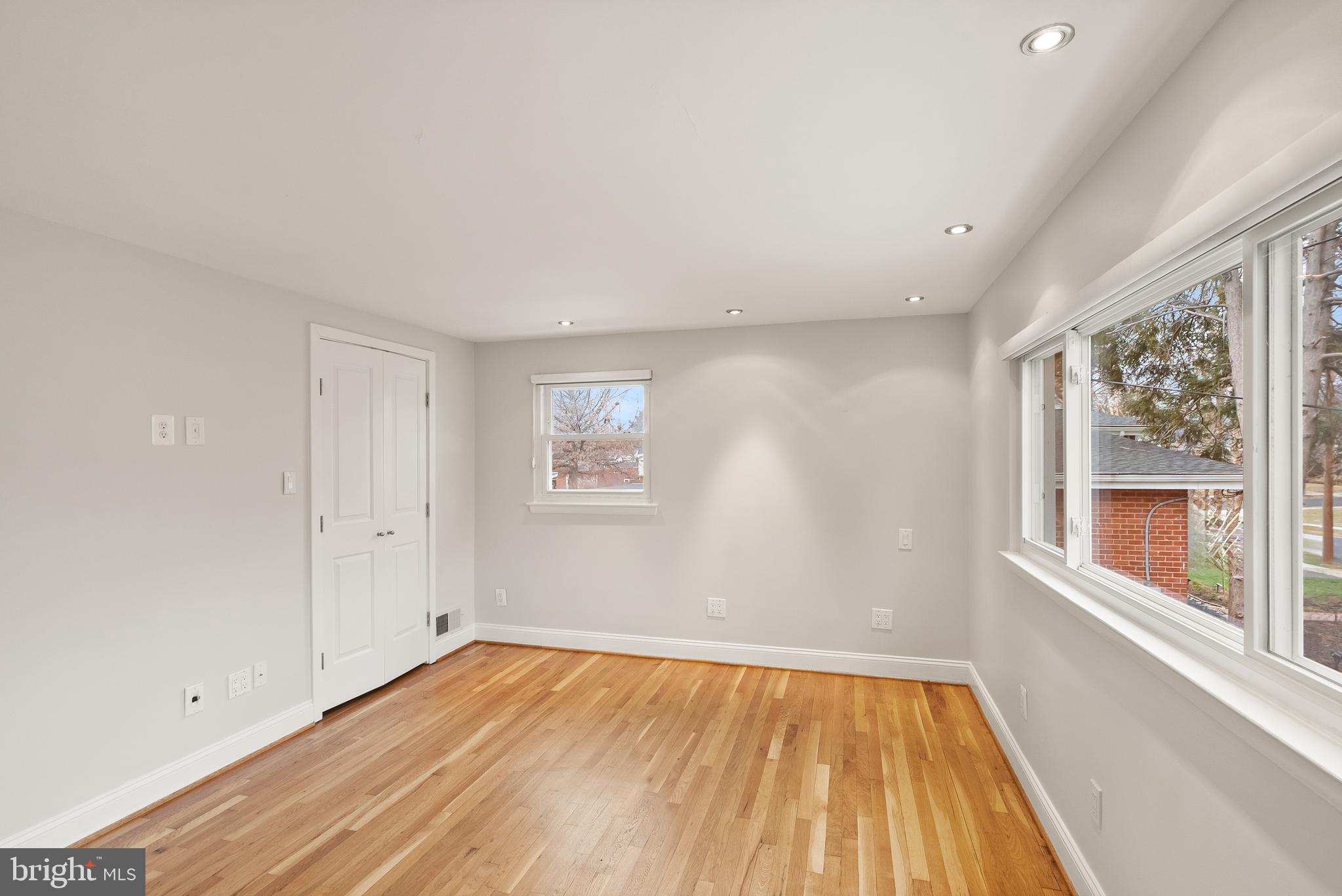 5004 Regency Place Alexandria, VA 22304 - Photo 13 of 36 a view of empty room with wooden floor and fan