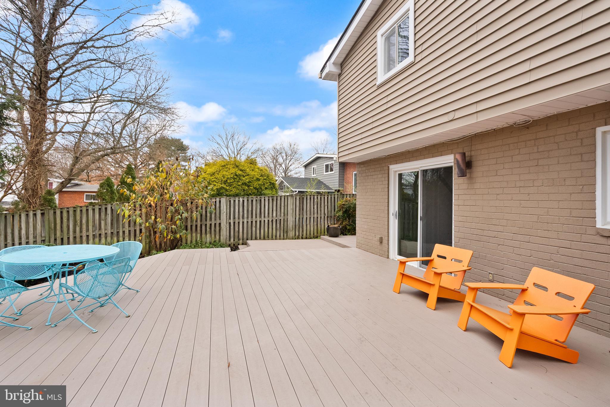 5004 Regency Place Alexandria, VA 22304 - Photo 27 of 36 a backyard of a house with table and chairs