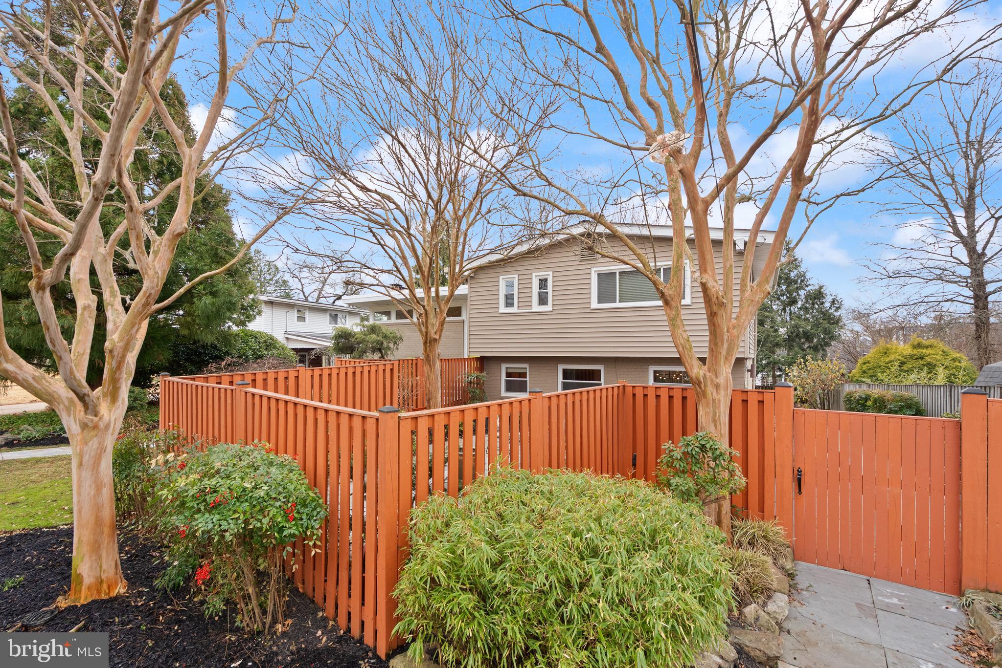 5004 Regency Place Alexandria, VA 22304 - Photo 32 of 36 a view of a house with wooden fence