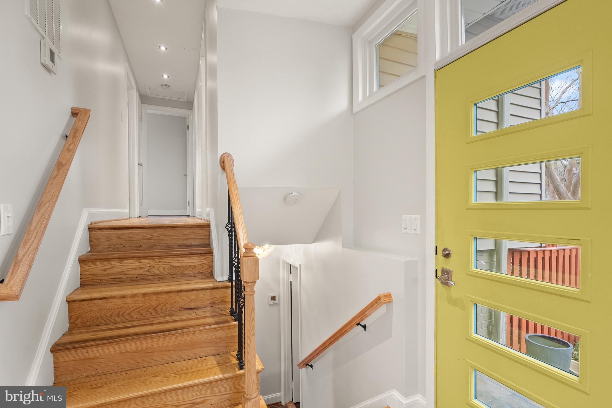 5004 Regency Place Alexandria, VA 22304 - Photo 6 of 36 a view of entryway