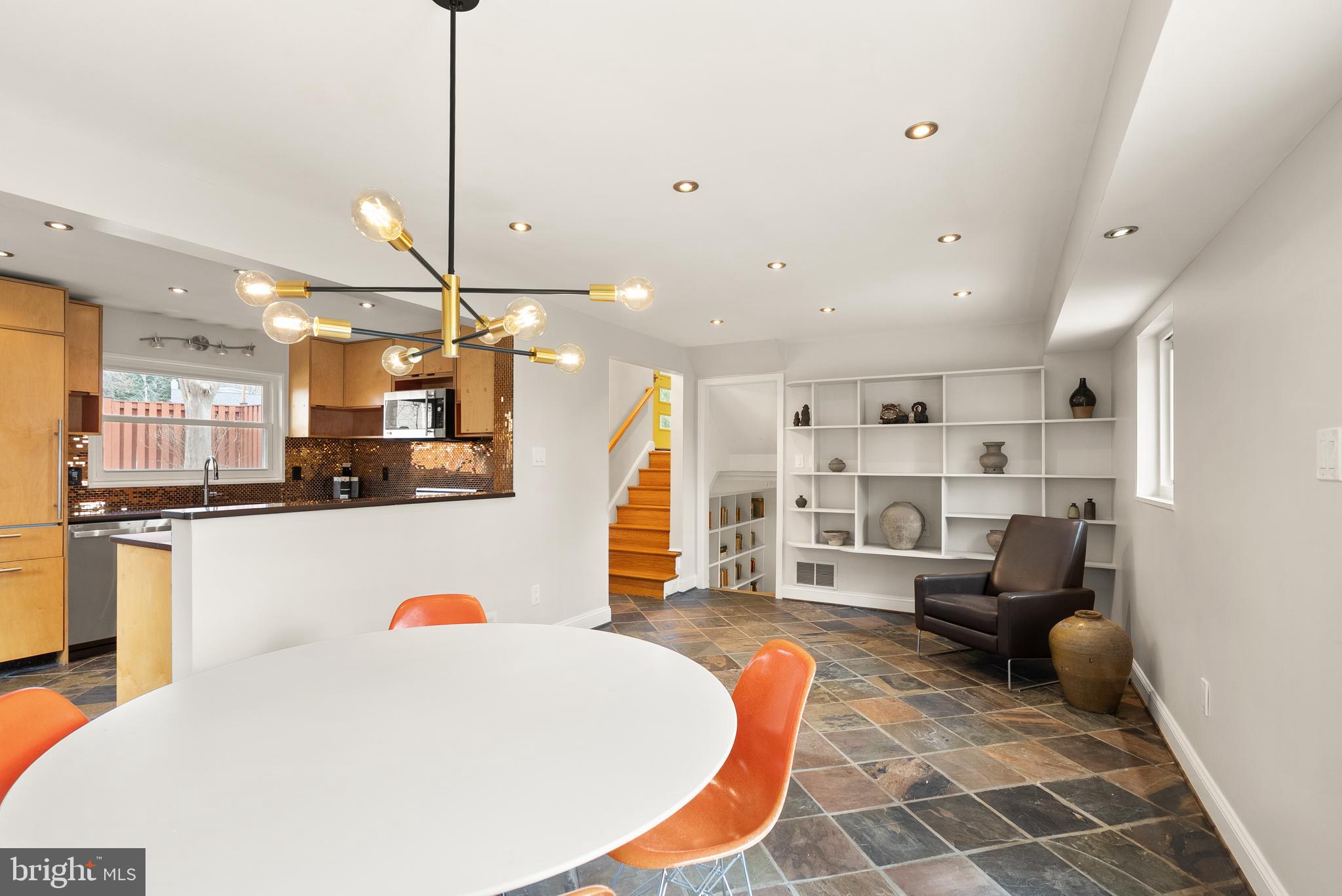5004 Regency Place Alexandria, VA 22304 - Photo 7 of 36 a living room with furniture and kitchen view