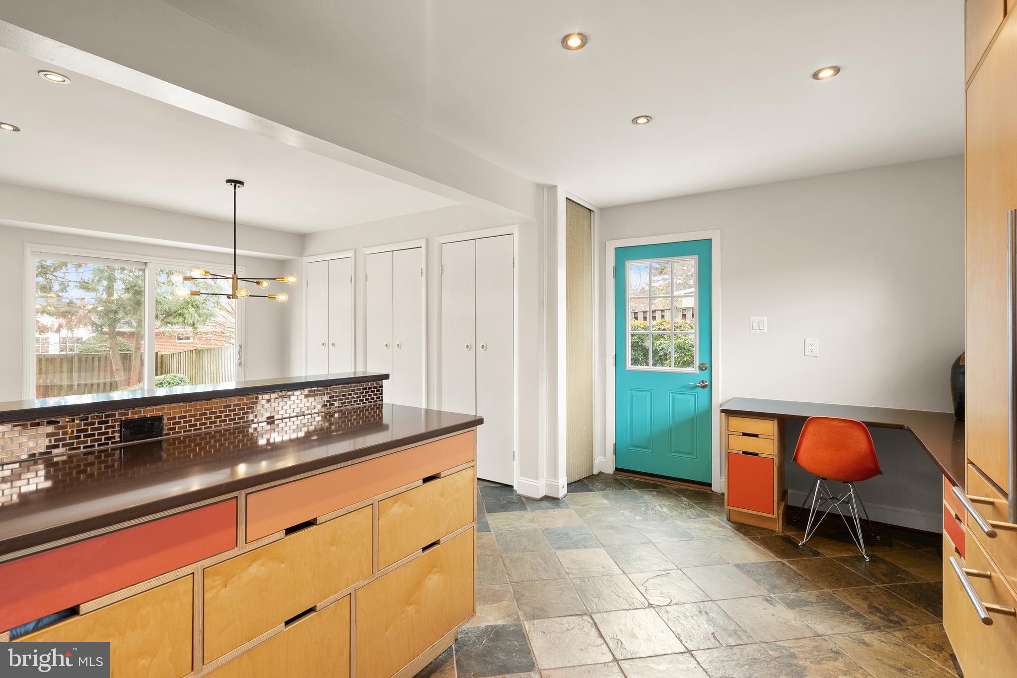 5004 Regency Place Alexandria, VA 22304 - Photo 9 of 36 a kitchen with stainless steel appliances granite countertop a sink and a cabinets