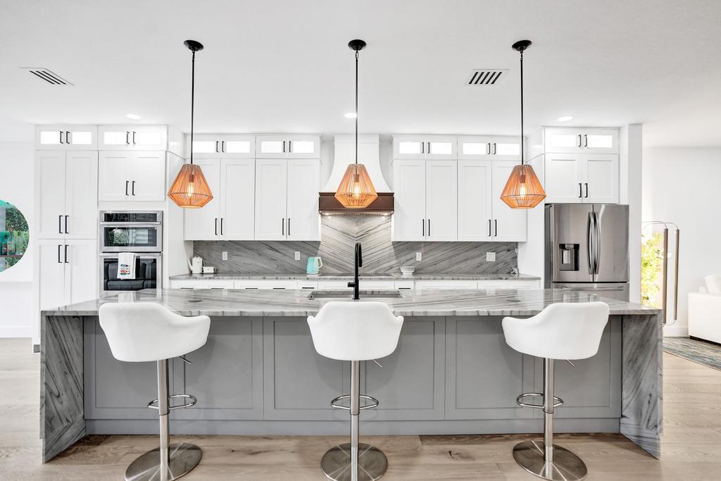 6800 Via Regina Boca Raton, FL 33433 - Photo 7 of 58 Eat-in Kitchen with Island