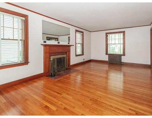 32 Thornton Road Waltham, MA 02453 - Photo 4 of 30 Gallery Image 4