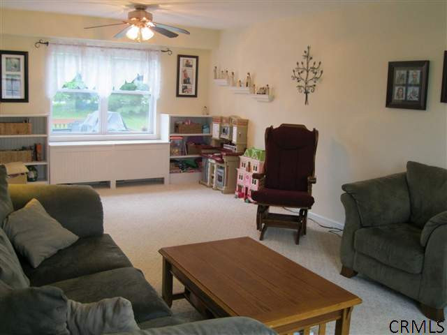 17 Falcon Chase Rensselaer, NY 12144 - Photo 7 of 14 Photo 7