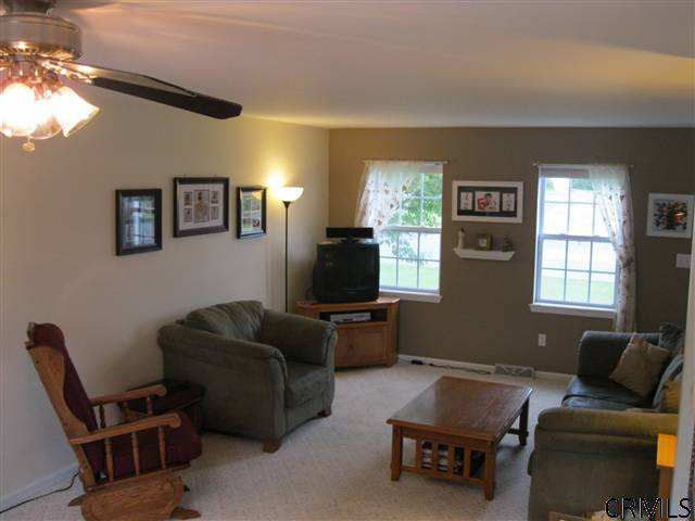 17 Falcon Chase Rensselaer, NY 12144 - Photo 8 of 14 Photo 8