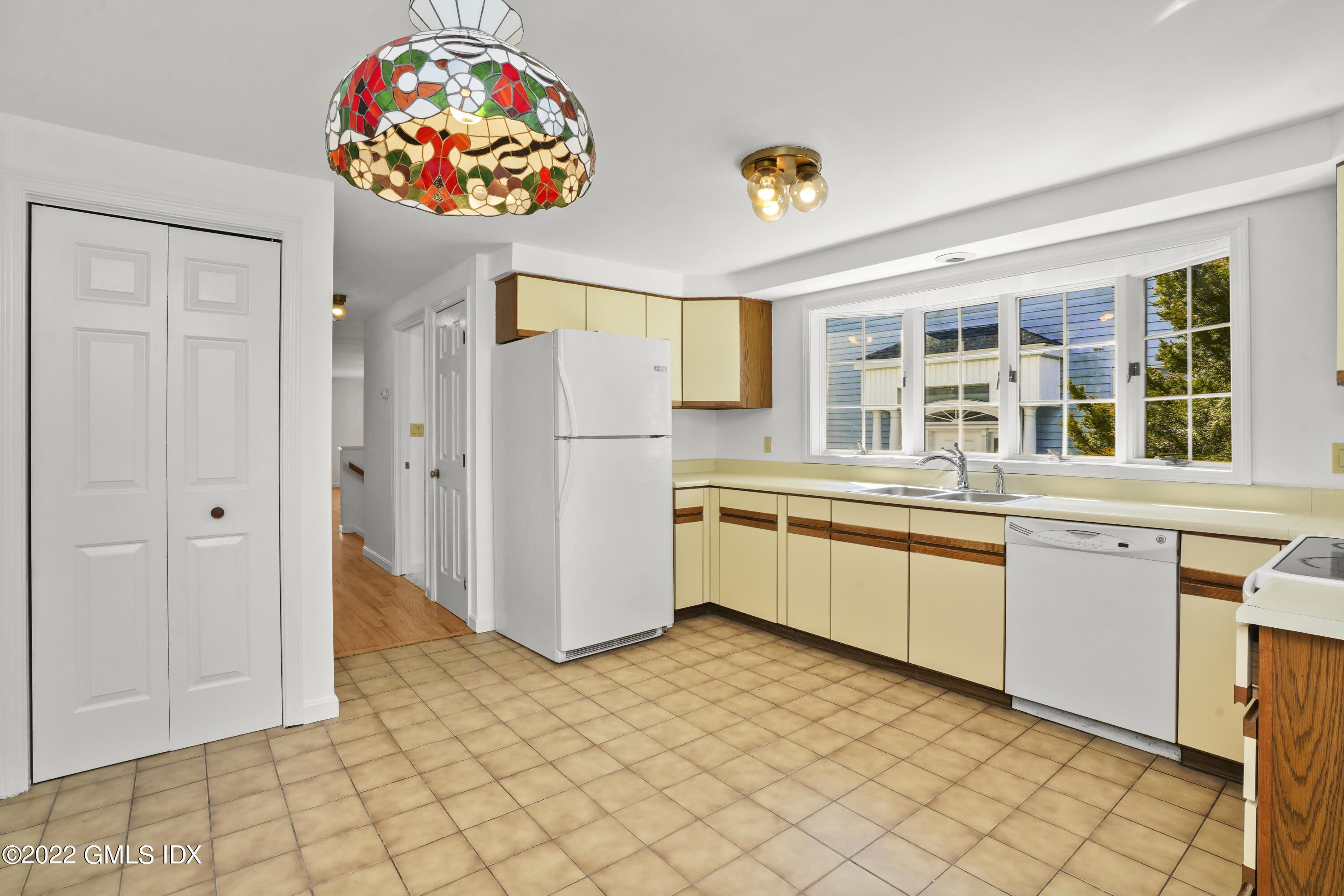 39 Alexander Street, Unit B Greenwich, CT 06830 - Photo 4 of 17 a kitchen with granite countertop a refrigerator and a sink