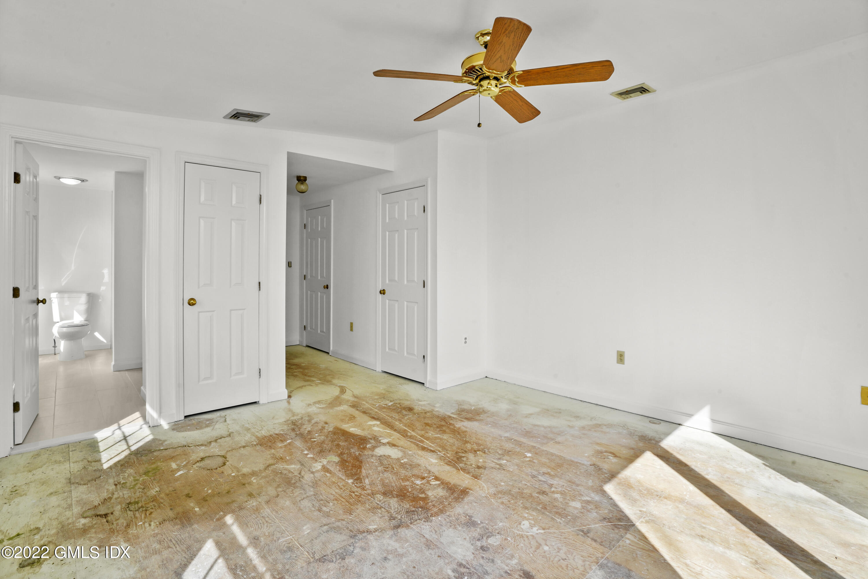 39 Alexander Street, Unit B Greenwich, CT 06830 - Photo 6 of 17 a view of a room with wooden floor and a ceiling fan