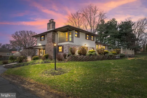 a view of a house with a big yard