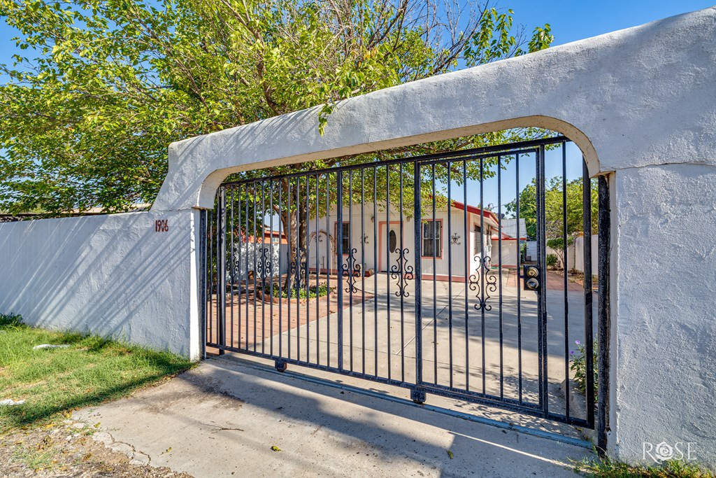 1906 Santa Rosa Street Ozona, TX 76943 - Photo 4 of 27 Photo 4