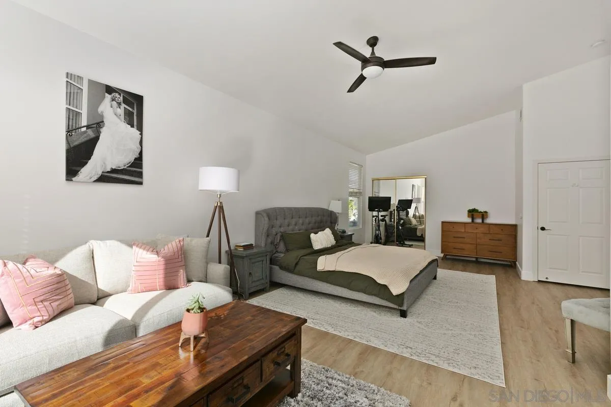 1461 Knoll Park Glen Escondido, CA 92029 - Photo 15 of 25 a living room with furniture