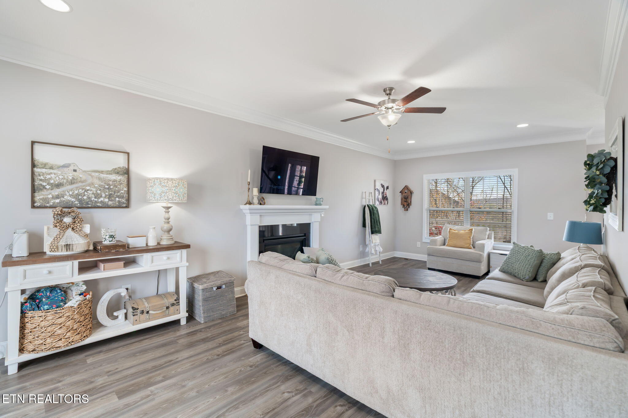 106 Juniperberry Road Oak Ridge, TN 37830 - Photo 12 of 52 Living Room