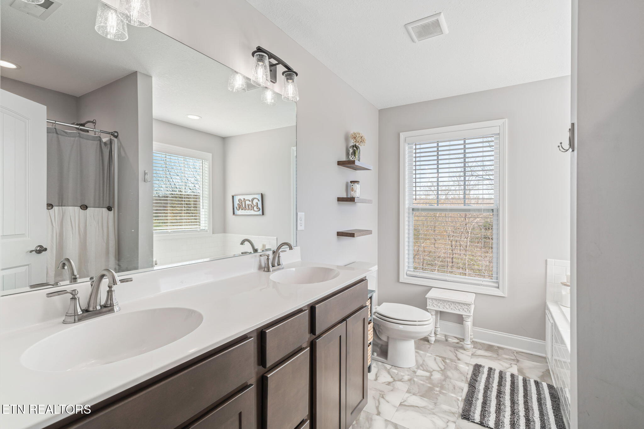 106 Juniperberry Road Oak Ridge, TN 37830 - Photo 33 of 52 Primary Bath