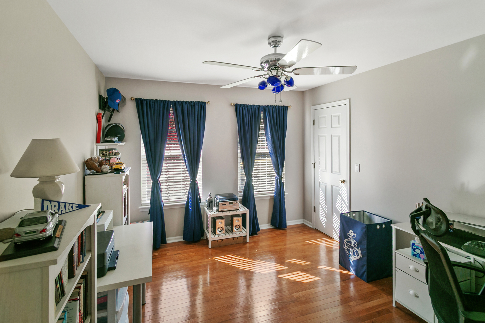 338 Millstream Lane Oswego, IL 60543 - Photo 15 of 26 a view of a livingroom with a workspace