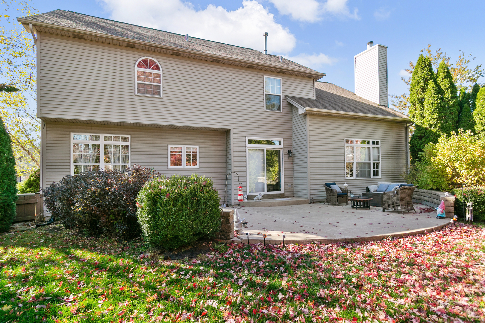338 Millstream Lane Oswego, IL 60543 - Photo 26 of 26 a front view of a house with garden