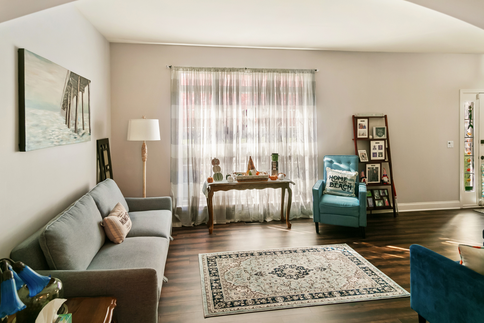 338 Millstream Lane Oswego, IL 60543 - Photo 3 of 26 a living room with furniture and a rug
