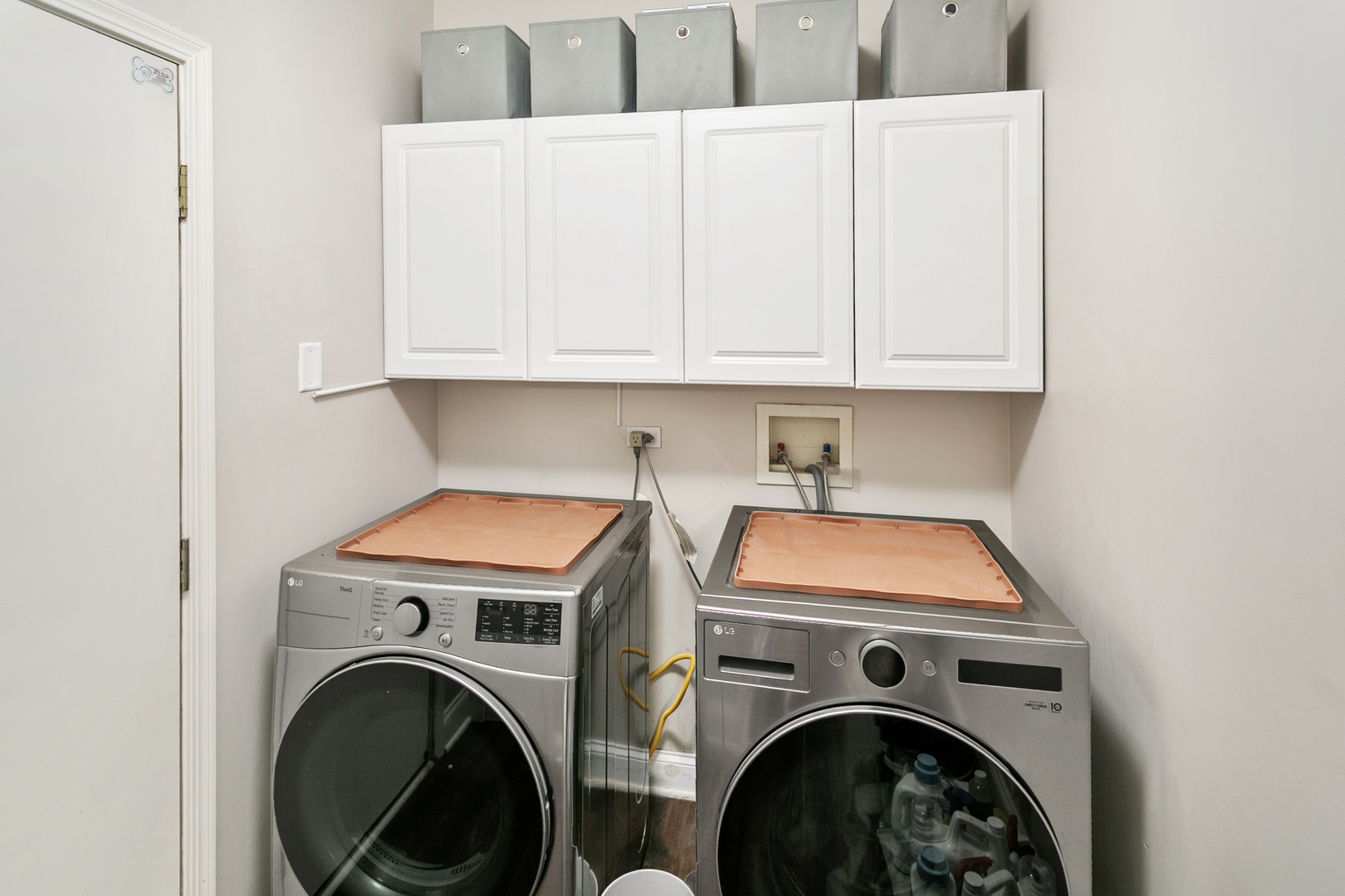338 Millstream Lane Oswego, IL 60543 - Photo 8 of 26 a utility room with dryer and washer