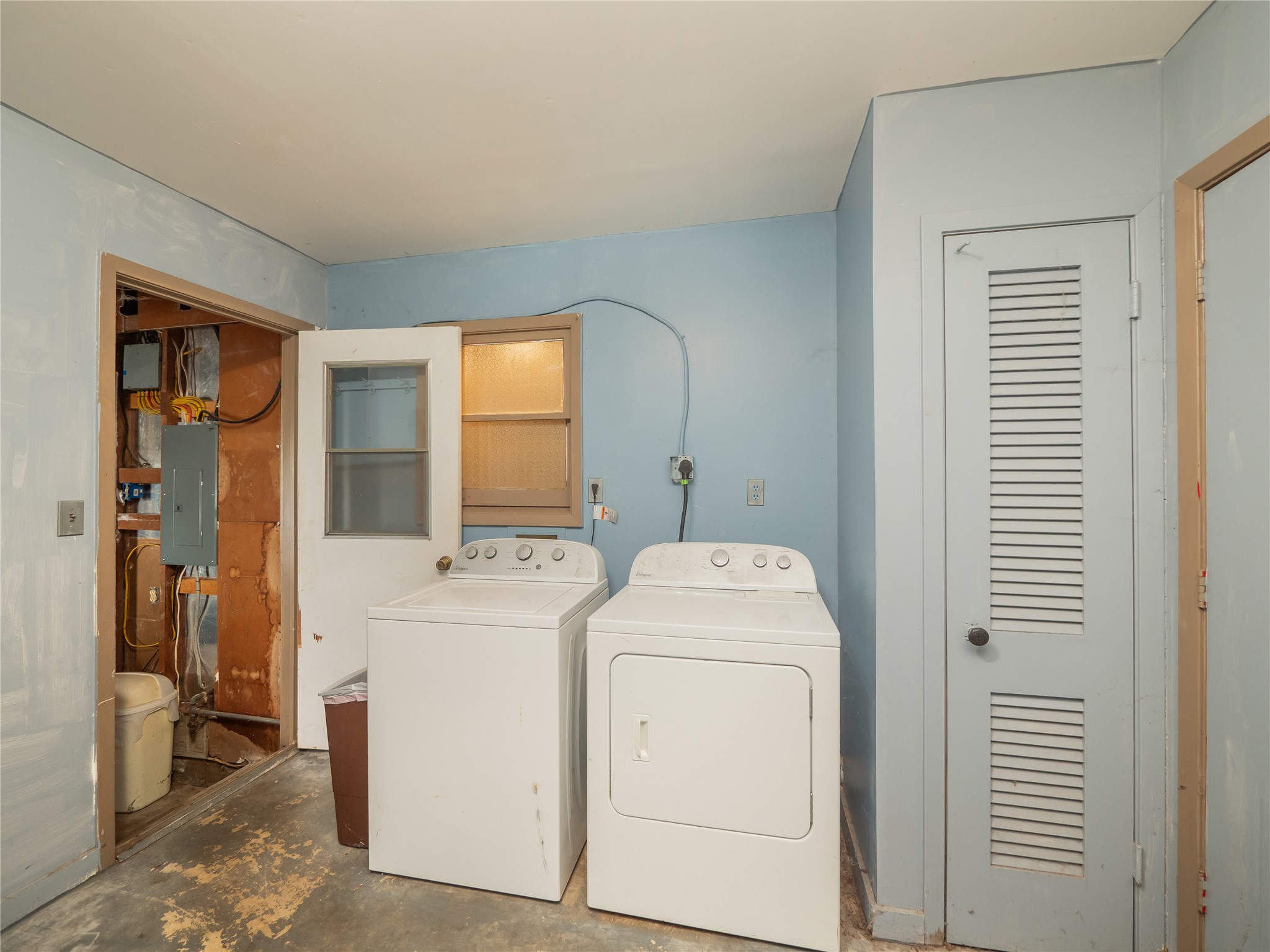 1207 Flag Street Llano, TX 78643 - Photo 27 of 40 a utility room with dryer and washer