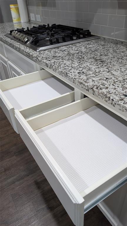 987 Canterbury Lane Forney, TX 75126 - Photo 5 of 22 a kitchen with a stove and a kitchen counter top