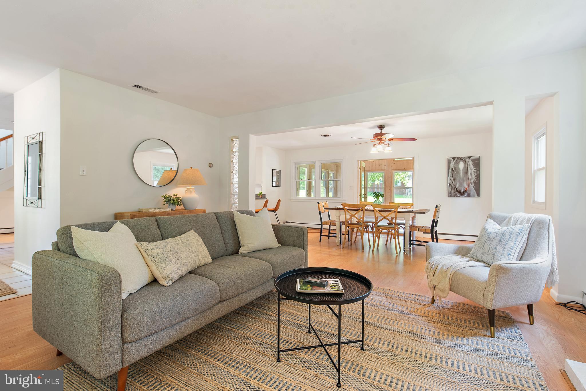 3514 Williamsburg Road Davidsonville, MD 21035 - Photo 16 of 50 a living room with furniture and a wooden floor