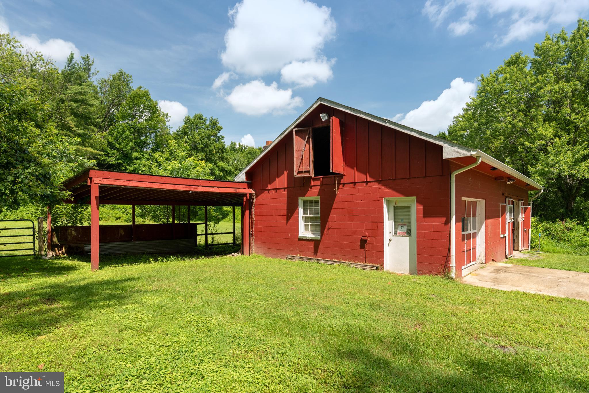 3514 Williamsburg Road Davidsonville, MD 21035 - Photo 46 of 50 a view of a house with backyard and porch