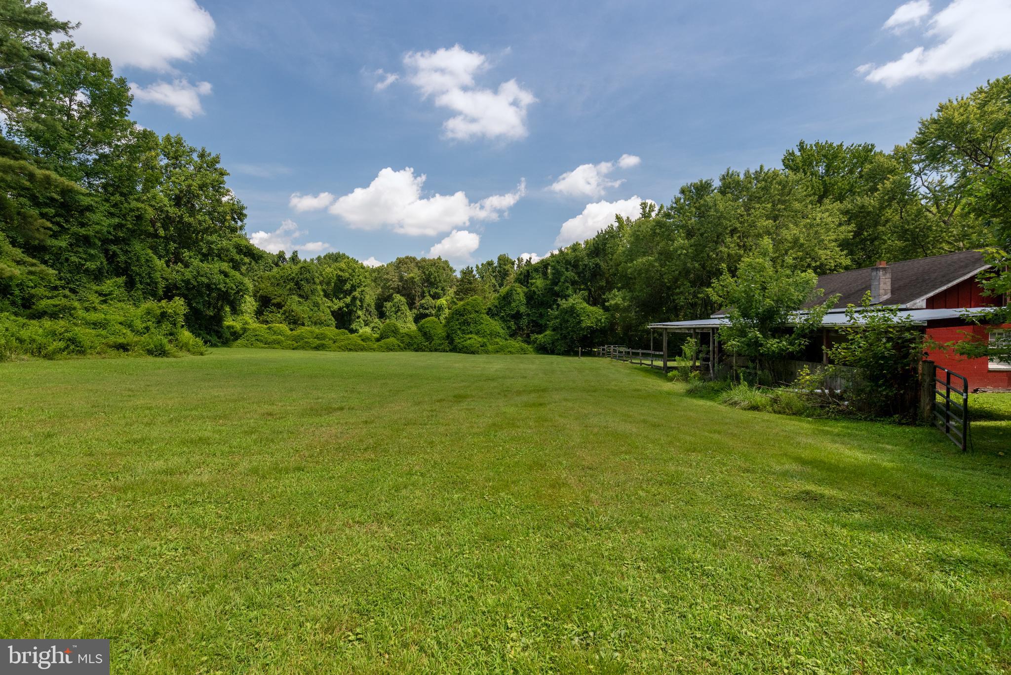 3514 Williamsburg Road Davidsonville, MD 21035 - Photo 50 of 50 a backyard of a house with lots of green space
