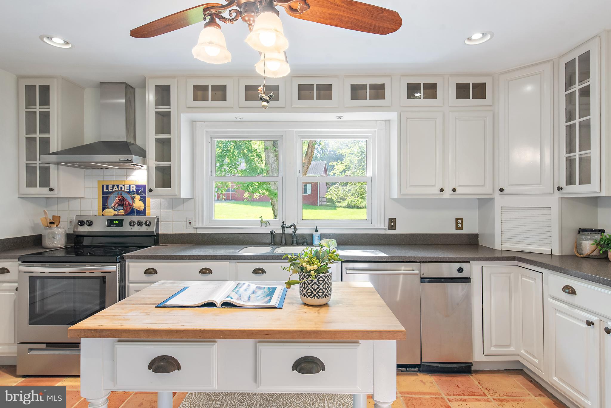 3514 Williamsburg Road Davidsonville, MD 21035 - Photo 6 of 50 a kitchen with stainless steel appliances granite countertop a stove a sink and a microwave