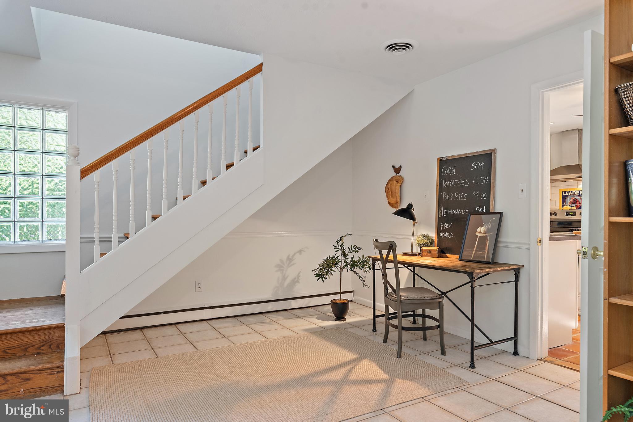3514 Williamsburg Road Davidsonville, MD 21035 - Photo 10 of 50 a view of entryway and hall