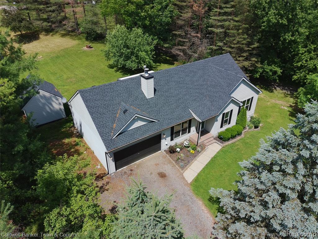 332 Triangle Lake Road Howell, MI 48843 - Photo 21 of 27