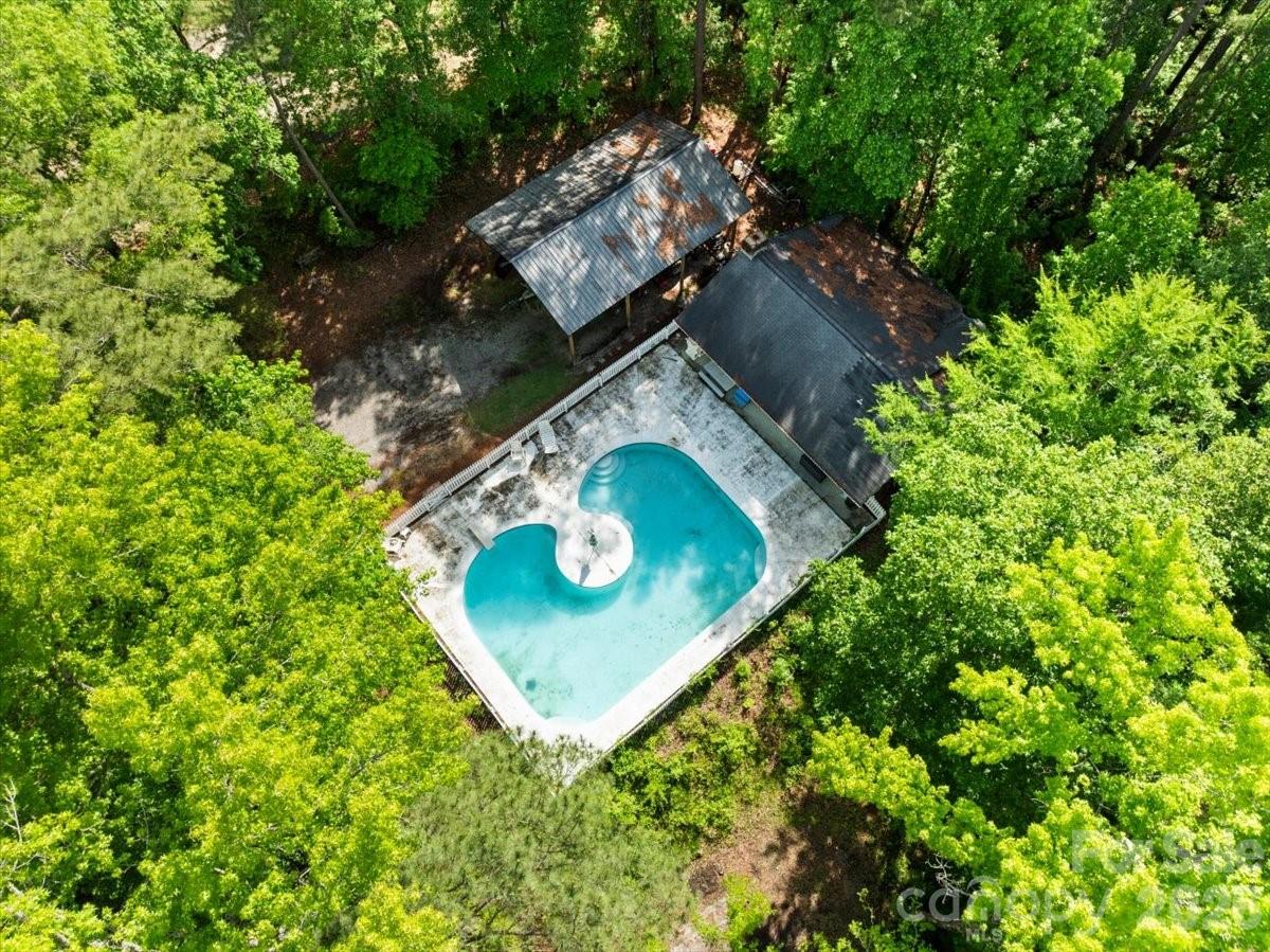 209 Fairway Road Cheraw, SC 29520 - Photo 44 of 48 an aerial view of a house with a yard and trees