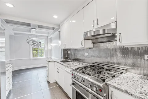 $599,000 | 160 Middle Neck Road, Unit 5A, Great Neck, NY 11021