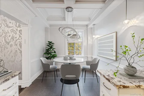 $599,000 | 160 Middle Neck Road, Unit 5A, Great Neck, NY 11021