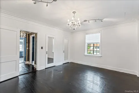 $599,000 | 160 Middle Neck Road, Unit 5A, Great Neck, NY 11021