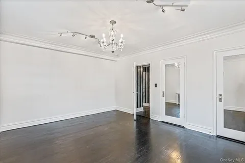 $599,000 | 160 Middle Neck Road, Unit 5A, Great Neck, NY 11021