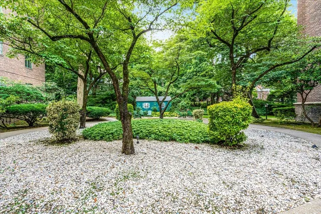 $599,000 | 160 Middle Neck Road, Unit 5A, Great Neck, NY 11021