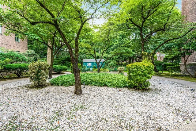 $599,000 | 160 Middle Neck Road, Unit 5A, Great Neck, NY 11021