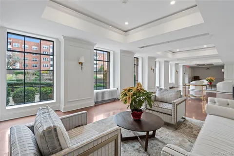 $599,000 | 160 Middle Neck Road, Unit 5A, Great Neck, NY 11021