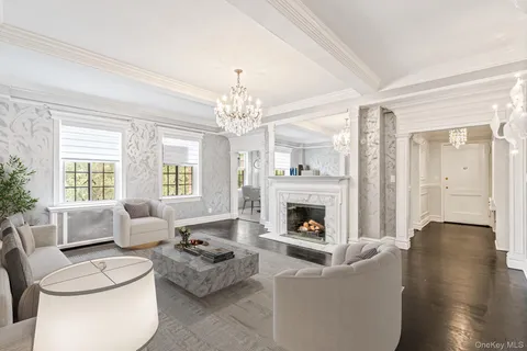 $599,000 | 160 Middle Neck Road, Unit 5A, Great Neck, NY 11021