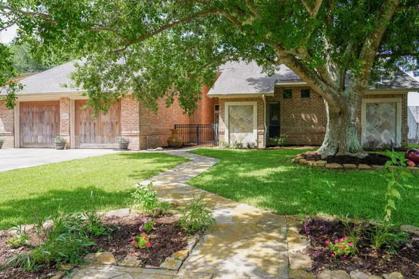 $365,000 | 2915 Willow Creek Drive, El Campo, TX 77437