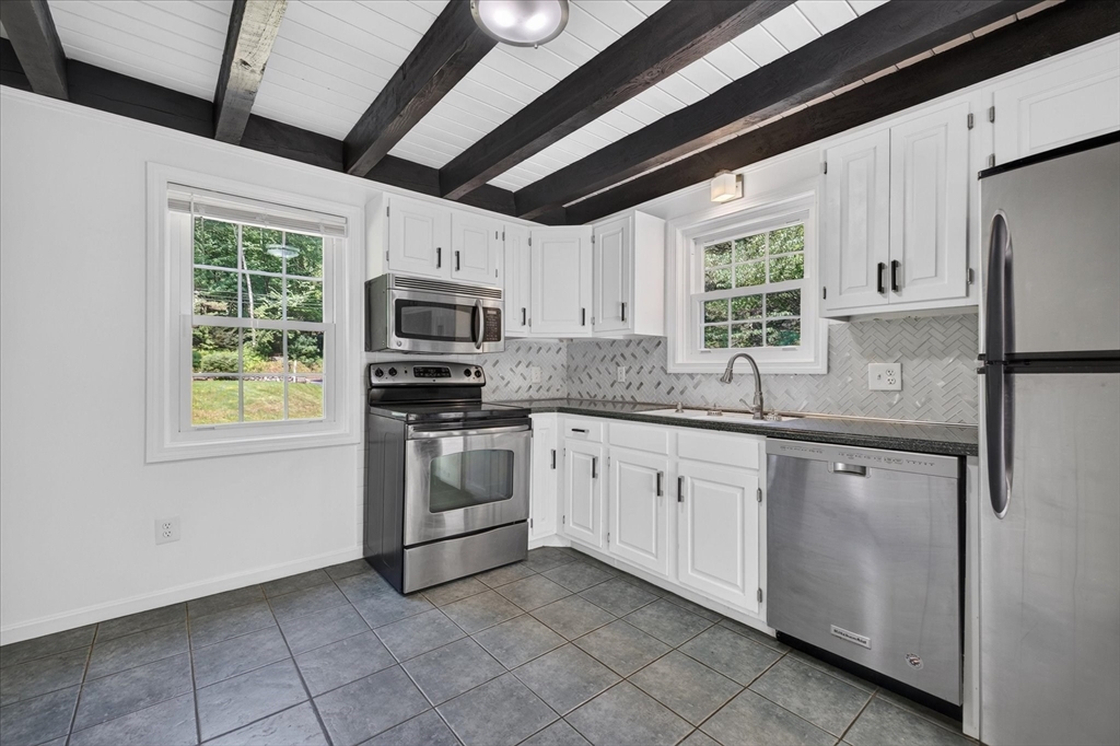 37 Breakneck Road Sturbridge, MA 01566 - Photo 6 of 41