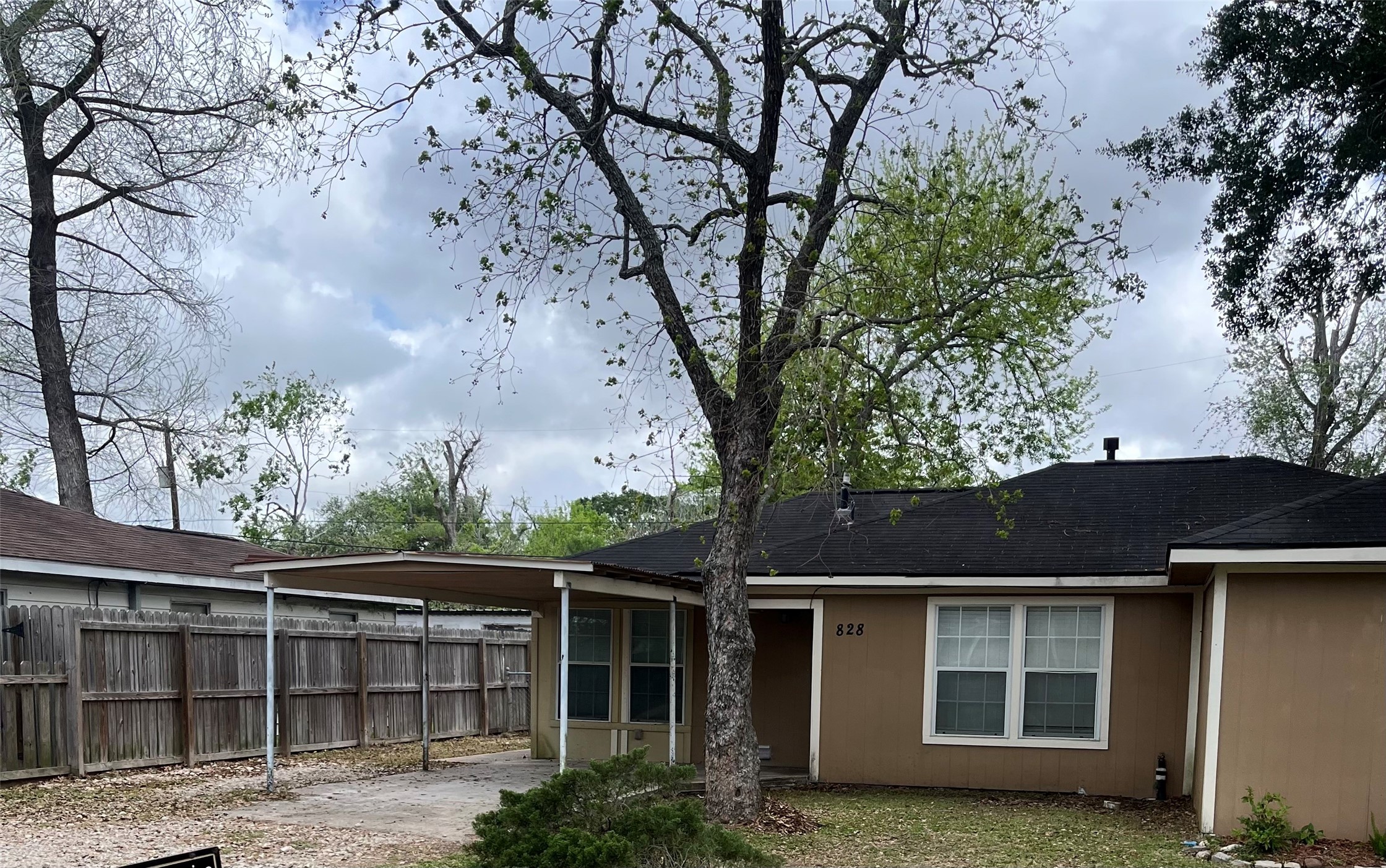 828 North Chenango Street Angleton, TX 77515 - Photo 2 of 17