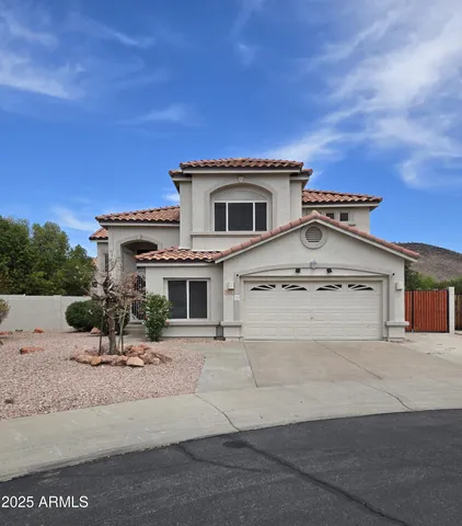 a view of entryway with a front door